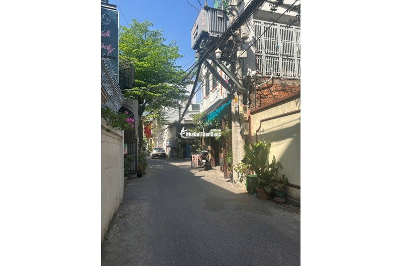 Bán nhà ngõ Thống Nhất, Gò Vấp: 100m2, 2 tầng, 6PN, sổ hồng, giá 8.6 tỷ - Cơ hội an cư lý tưởng, tiện ích đầy đủ!