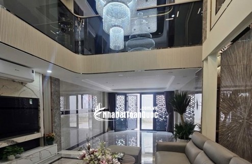 SIÊU PHẨM NHÀ PHỐ - 5 TẦNG THANG MÁY   MỚI TINH FULL NỘI THẤT CAO CẤP - HẺM XE HƠI VÀO NGỦ NHÀ