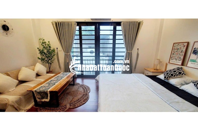 NHÀ LÂM DU, BỒ ĐỀ, LONG BIÊN: DT 31M 5 TẦNG MT 4M6 GIÁ 9.81 TỶ. LH:0985302254.