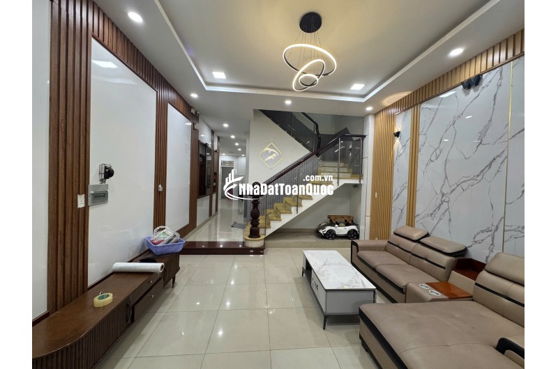 BÁN SIÊU PHẨM NHÀ MẶT TIỀN HẺM ĐẸP XE HƠI 6M- PHÙ HỢP CHO MỌI GIA ĐÌNH. LH:0931423123.