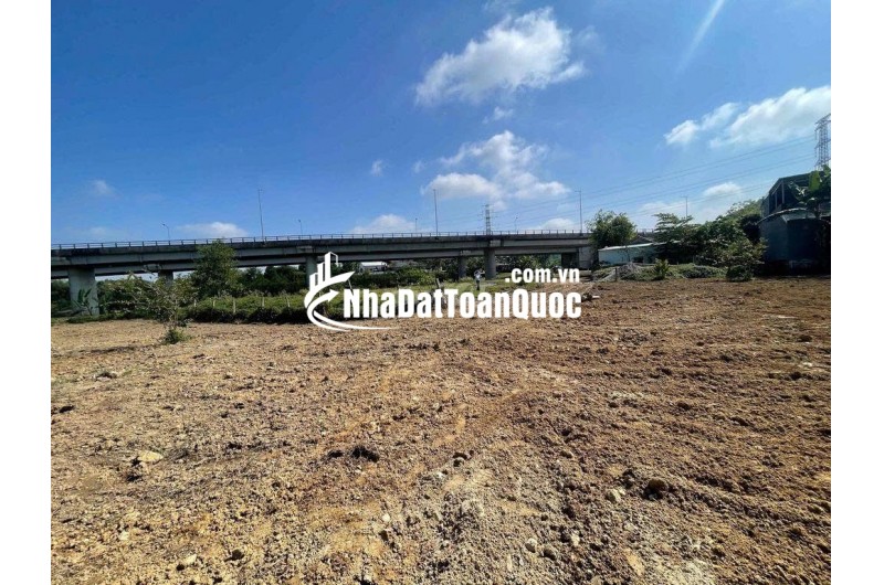 Đất làm vườn nghĩ dưỡng view sông sát đường đi Núi Thần Tài 3800m2 chỉ 5.3 tỷ. Lh:0913913077.