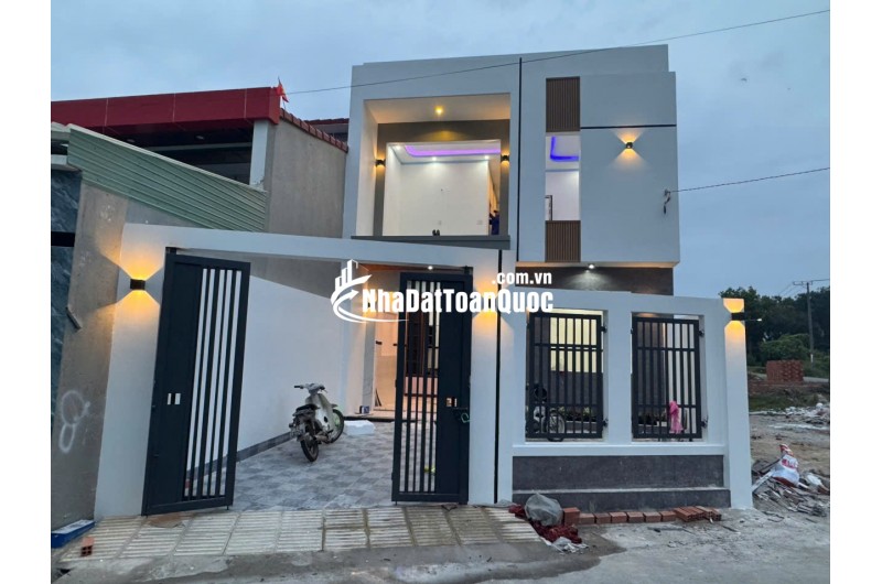 cần bán gấp nhà trung tâm thị trần Long Điền 1 lầu 1 trệt