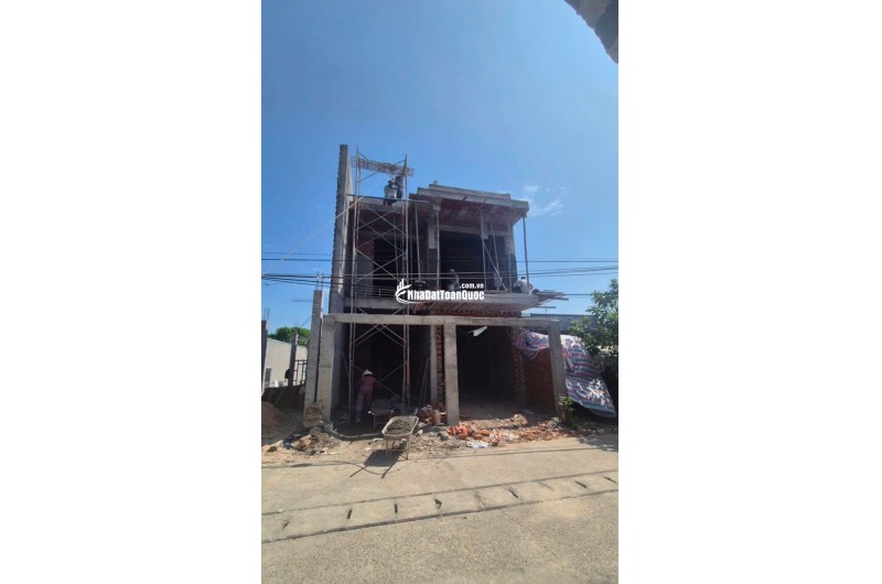 Cần bán nhà mới xây chưa ở trung tâm TT Long Điền