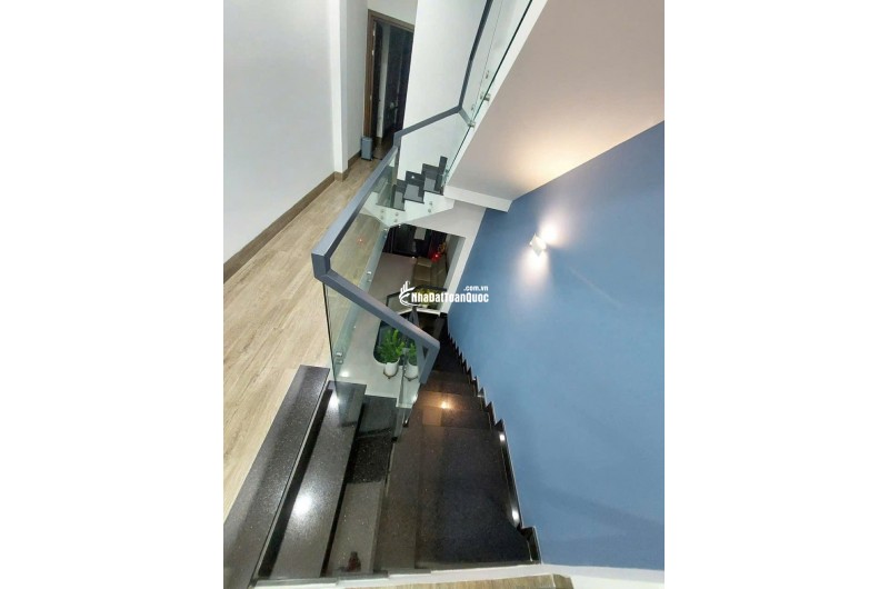 Mặt tiền hẻm 12m - Thành Thái - Quận 10 - 4 tầng - 66m2 - 16 tỷ