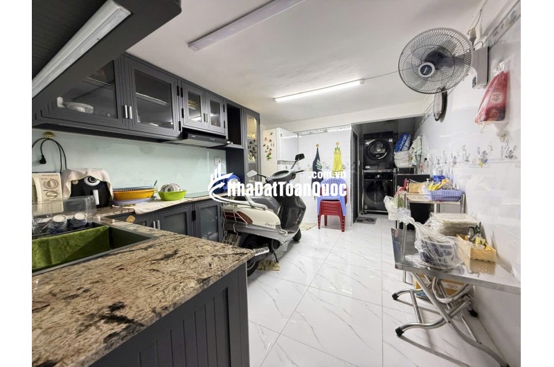 Mặt tiền kinh doanh Quận 10 - Nguyễn Chí Thanh - 51m2 - 5 tầng - 30 tỷ