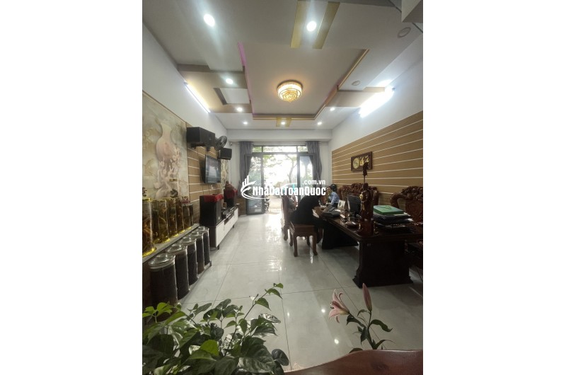 LÊ THỊ RIÊNG QUẬN 12-SIÊU PHẨM NHÀ ĐẸP - KIÊN CỐ VÀO Ở NGAY ĐÓN TẾT TẶNG FULL NỘI THẤT - ĐƯỜNG NHỰA XE TẢI TRÁNH - KHU DÂN TRÍ TOÀN NHÀ CAO TẦNG.