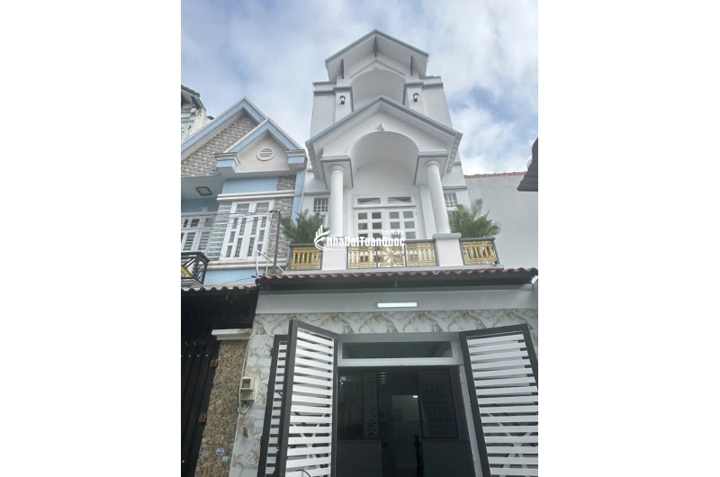 NHÀ BÁN QUẬN 12 - GIÁP SONG HÀNH, TRƯỜNG CHINH.
QUA TÂN BÌNH CHỈ VÀI PHÚT NHÀ 4 TẦNG BTCT VÀO Ở NGAY.