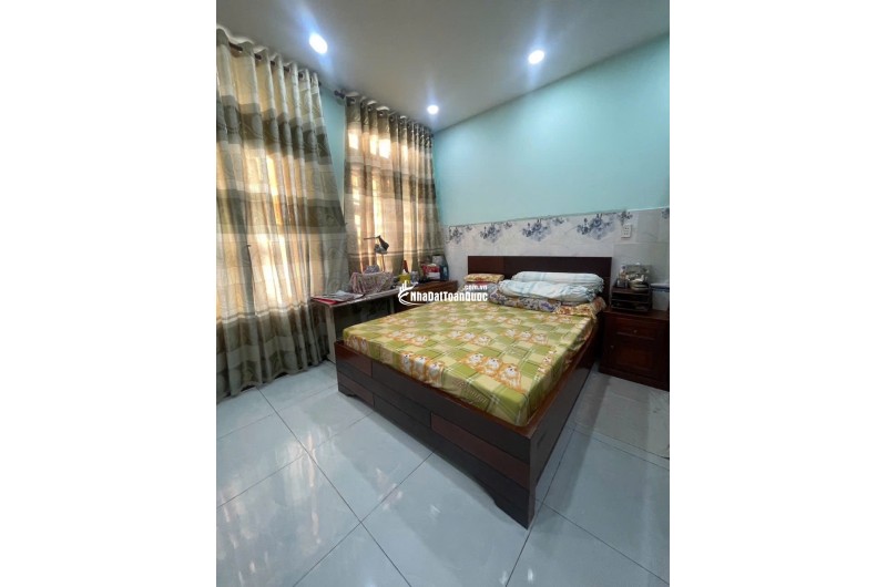 NHÀ BÁN THUẬN QUẬN 12 - GIÁP SONG HÀNH, TRƯỜNG CHINH.
QUA TÂN BÌNH CHỈ VÀI PHÚT NHÀ 4 TẦNG BTCT VÀO Ở NGAY.