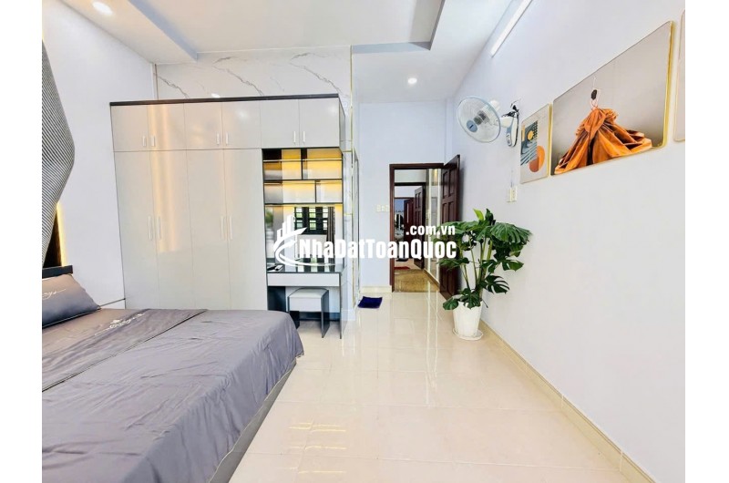 NHÀ BÁN QUẬN 12 - GIÁP SONG HÀNH, TRƯỜNG CHINH.
QUA TÂN BÌNH CHỈ VÀI PHÚT NHÀ 4 TẦNG BTCT VÀO Ở NGAY.