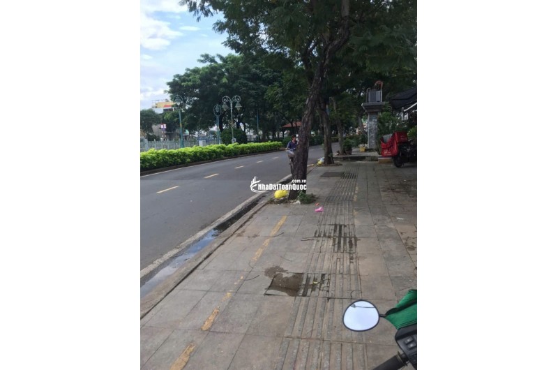 NHÀ 1 TRỆT 2 LẦU BÊ TÔNG CỐT THÉP. MẶT TIỀN LÒ GỐM GIÁ 6TỶ TL. LH:0933279273. 0908279273