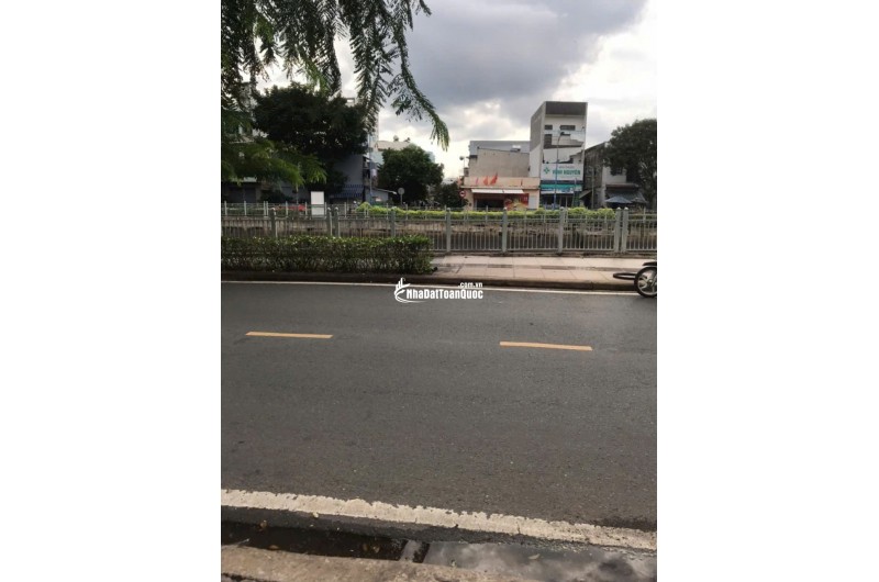 NHÀ 1 TRỆT 2 LẦU BÊ TÔNG CỐT THÉP. MẶT TIỀN LÒ GỐM GIÁ 6TỶ TL. LH:0933279273. 0908279273