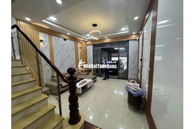 BÁN SIÊU PHẨM NHÀ MẶT TIỀN HẺM ĐẸP XE HƠI 6M- PHÙ HỢP CHO MỌI GIA ĐÌNH. LH:0931423123.