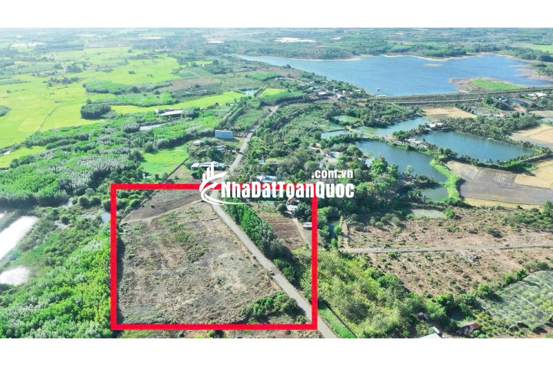 BÁN 2 LÔ LIÊN KỀ NGAY HỒ SUỐI MÔN - XÃ ĐẤT ĐỎ - TP HCM, CHỈ 3,8 TỶ 1 LÔ. LH:0707607272.