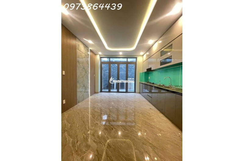 NHÀ NGAY CHỢ THIẾC – QUẬN 12 - 5 TẦNG BTCT – THANG MÁY XỊN – XE TẢI ĐỖ CỬA – 100M2 – CHỈ 11 TỶ