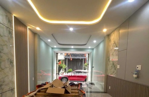 NHÀ NGAY CHỢ THIẾC – QUẬN 12 - 5 TẦNG BTCT – THANG MÁY XỊN – XE TẢI ĐỖ CỬA – 100M2 – CHỈ 11 TỶ