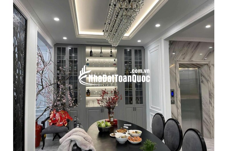 Bán Gấp Biệt Thự 176m² Việt Hưng, Sát Vách Vinhomes Riverside, Vỉa Hè Ô Tô Tránh, Chỉ Việc Đến Ở