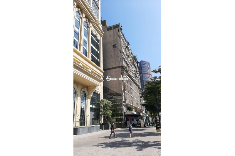 Bán căn hộ 12 Võ Văn Kiệt Q1 ngay trung tâm thành phố DT 71m2