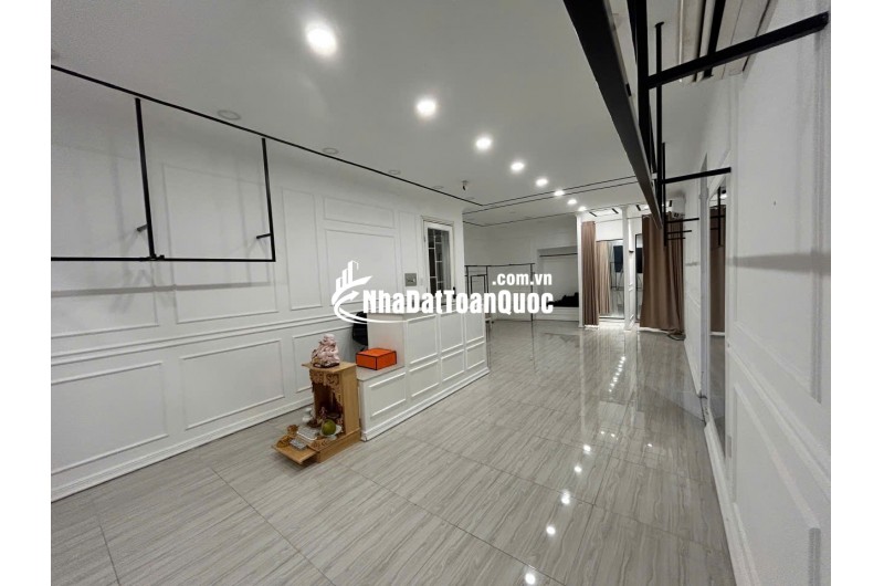 CHO THUÊ MĂT BẰNG NGAY TRUNG TÂM QUẬN 1 LÀM SHOP CTY...17TR/TH/65M2. LH:0903649102