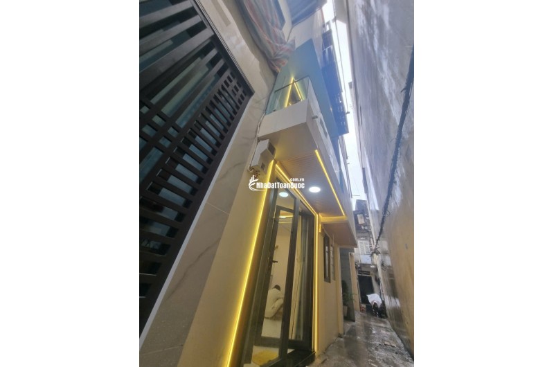 Chỉ 5 tỷ mua được căn nhà ngay trung tâm 126A/1 Nguyễn Cư Trinh Q1