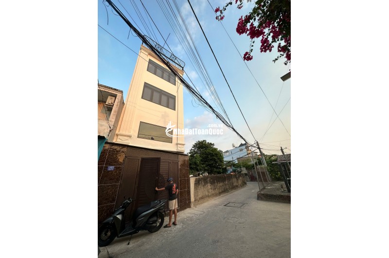 Bán nhà xây mới trang bị full nội thất 100% vào ở ngay, gần Tô Ký Q12