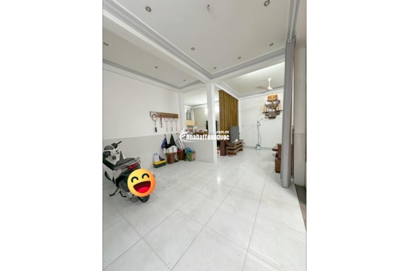 Bán nhà Hiệp Bình Phước Thủ Đức - 64m² (8x8m) - 3 Tầng Full Nội Thất - Giá 5.4 Tỷ