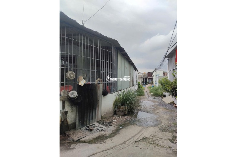 Bán nhà hẻm xe tải cách Bùi Công Trừng 200m tại Hóc Môn