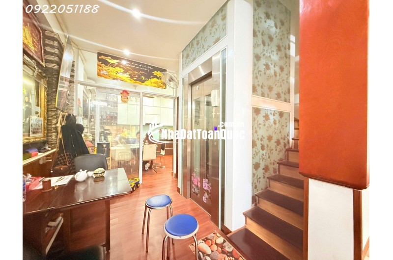 Nhà đẹp Quan Nhân (TX), 62m2, 4 tầng (thang máy), MT 4.7m, gara Ô tô. Giá: 14.x tỷ