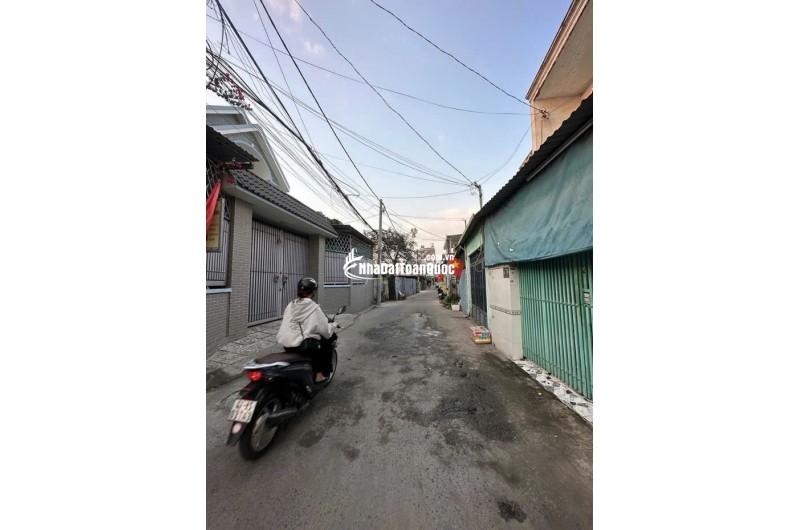 Bán nhà xây mới trang bị full nội thất 100% vào ở ngay, gần Tô Ký Q12