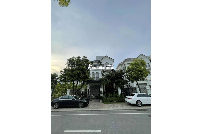 Bán Gấp Biệt Thự 176m² Việt Hưng, Sát Vách Vinhomes Riverside, Vỉa Hè Ô Tô Tránh, Chỉ Việc Đến Ở