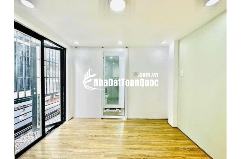 NHỈNH 2TỶ CÓ NHÀ SG - 3 TẦNG XINH LUNG LINH - GẦN NHÀ GA T3 - 10P QUA SÂN BAY - 5P TỚI EMART 2 NHỘN NHỊP - SỔ HỒNG RIÊNG TÂN BÌNH
