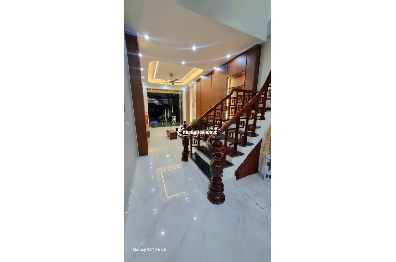 Bán nhà 4 tầng Kỳ Bá, TP Thái Bình, 70m2, sổ đỏ, 7.4 tỷ, 0978693808