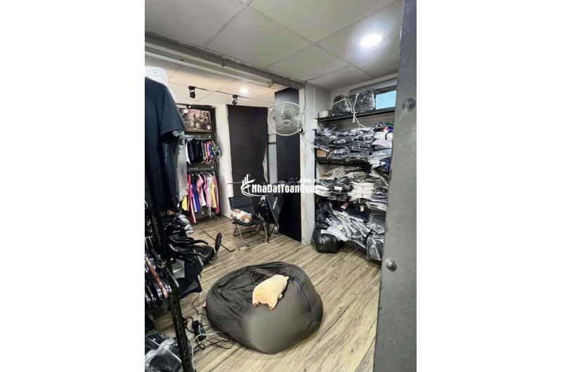 Sang mặt bằng 25m2 riêng biệt giá cực rẻ ở Dạ Nam P2 Q8