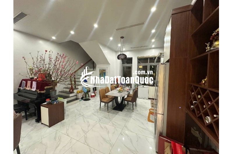 Bán nhà phân lô Bộ Quốc Phòng Thạch Bàn 96m2, MT 7.7m, vỉa hè, 17.8 tỷ 0372311369