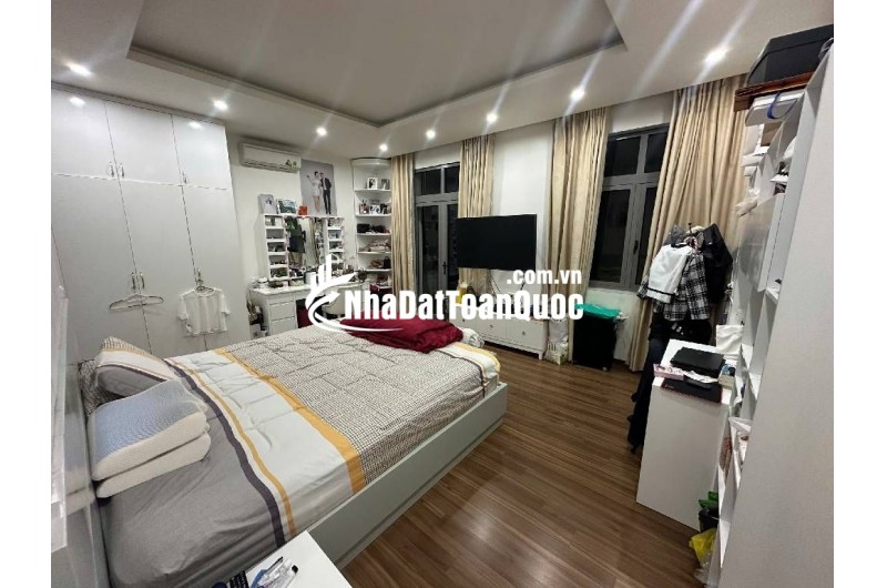 Bán nhà phân lô Bộ Quốc Phòng Thạch Bàn 96m2, MT 7.7m, vỉa hè, 17.8 tỷ 0372311369