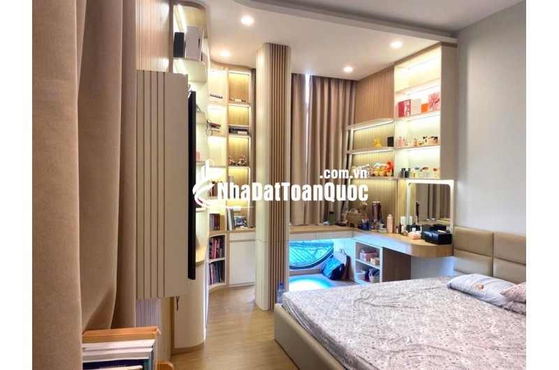 Hẻm Ô Tô - 3 Tầng đúc - Sát Mặt Tiền - Chỉ cách Quận 1 Cây cầu - 42m2 - Nhà mới vào ở ngay - P. Bình Lợi Trung