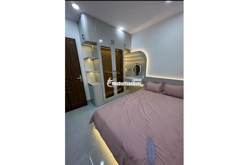 Bán nhà xây mới trang bị full nội thất 100% vào ở ngay, gần Tô Ký Q12