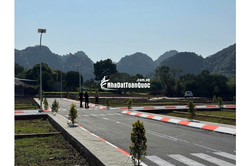 KHÔNG ỒN ÀO – NHƯNG NGƯỜI BIẾT ĐÃ ÂM THẦM XUỐNG TIỀN MUA