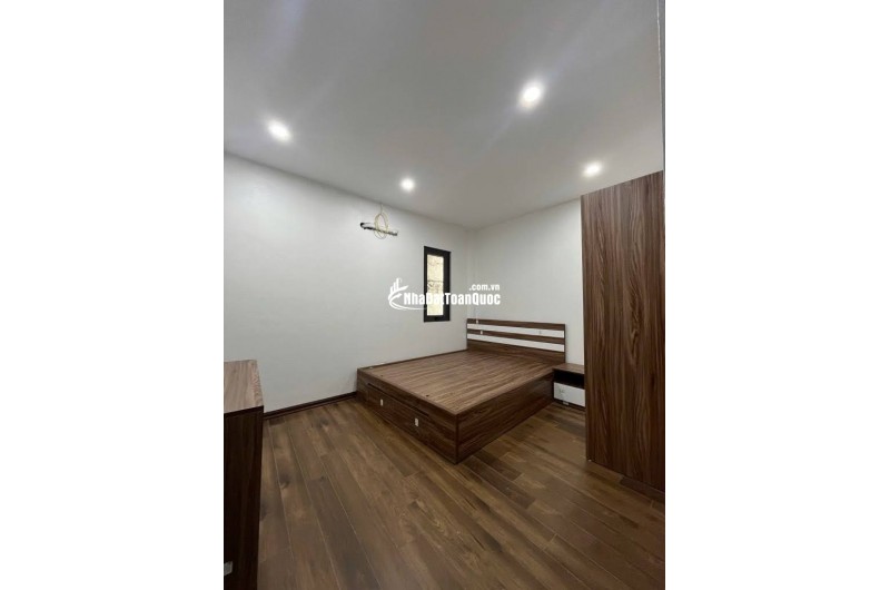 CHỈ 5.68 TỶ CÓ NHÀ LÔ GÓC PHÚC LỢI - 4 TẦNG Ở NGAY - SÁT VÁCH VINHOMES