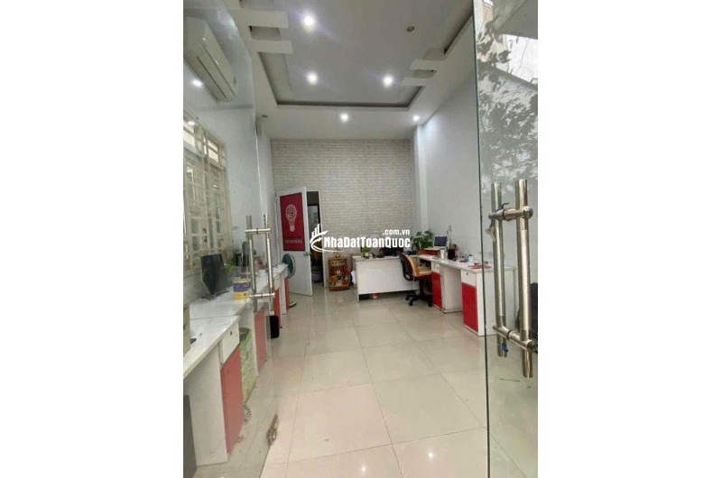 Cho thuê mặt bằng làm văn phòng, mở lớp học, mở shop ở Quận 4