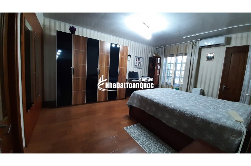 Bán căn hộ 12 Võ Văn Kiệt Q1 ngay trung tâm thành phố DT 71m2