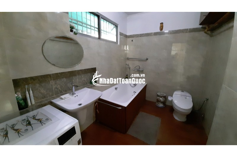 Bán căn hộ 12 Võ Văn Kiệt Q1 ngay trung tâm thành phố DT 71m2