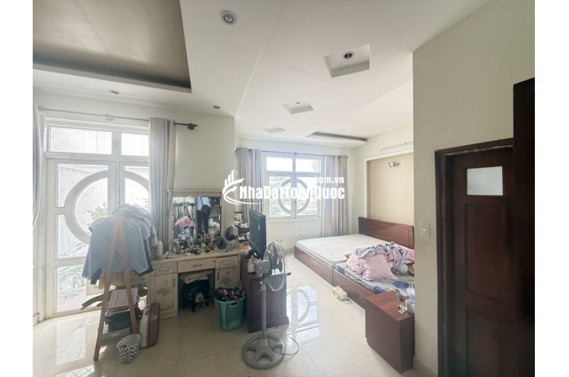 Bán Biệt Thự Mặt Tiền Linh Đông Thủ Đức -243m2 ngang 7m  - Vừa Ở Vừa Kinh Doanh - 36 Tỷ