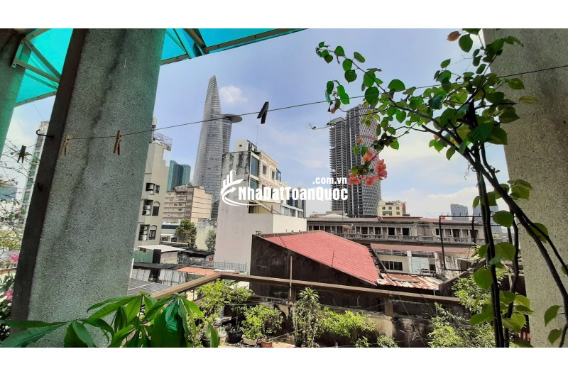 Bán căn hộ 12 Võ Văn Kiệt Q1 ngay trung tâm thành phố DT 71m2