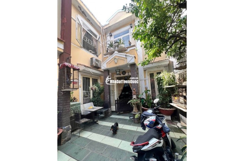 Bán Nhà Phố Nguyễn Văn Quỳ Quận 7 - 134m2 - Ngang 11.3m - HXH - Giá 12.5 Tỷ