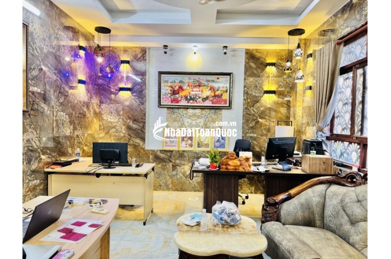 Bán Biệt Thự Triệu Đô Linh Đông Thủ Đức - 450m² - Ngang 18m - 5 Tầng Có Thang Máy - Giá 33 Tỷ