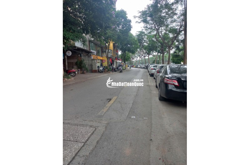 Cho thuê nhà mặt phố Nguyễn Đình Hoàn kinh doanh sầm uất