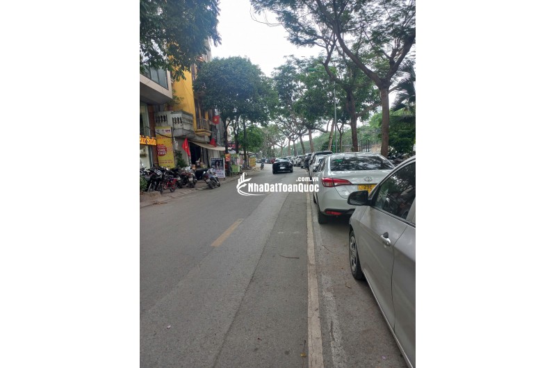 Cho thuê nhà mặt phố Nguyễn Đình Hoàn kinh doanh sầm uất