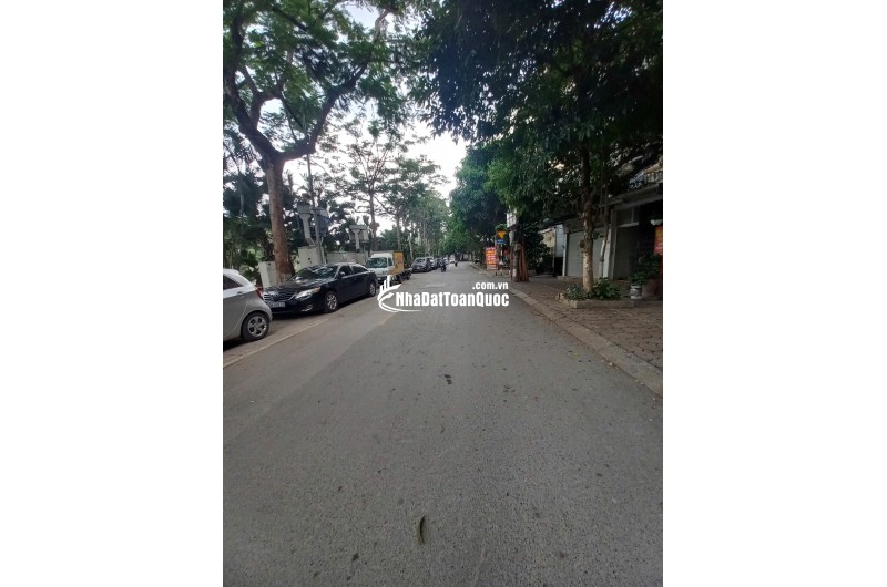 Cho thuê nhà mặt phố Nguyễn Đình Hoàn kinh doanh sầm uất