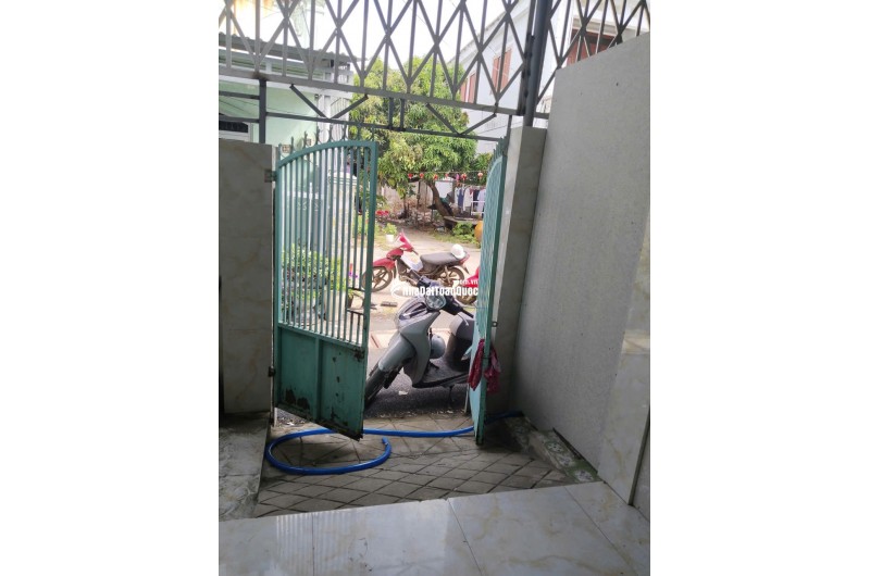 Cho thuê nhà nguyên căn ngay chợ Long Thạnh, xã Cần Giờ 70m2 chỉ 9tr/th. Lh:0932234469.