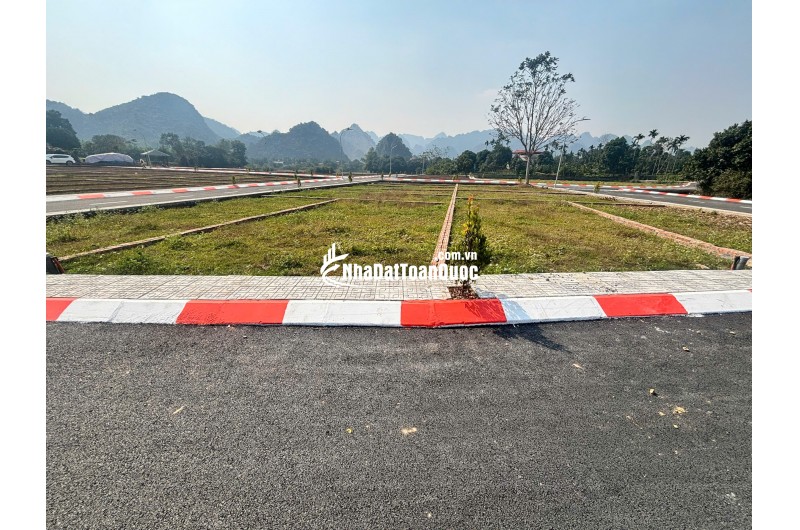 KHÔNG ỒN ÀO – NHƯNG NGƯỜI BIẾT ĐÃ ÂM THẦM XUỐNG TIỀN